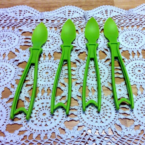 Egg Peelers, Sweden Linden, set of four - Picture 1 of 4